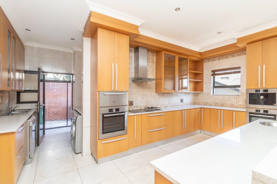5 Bedroom Property for Sale in Waterfall Country Village Gauteng