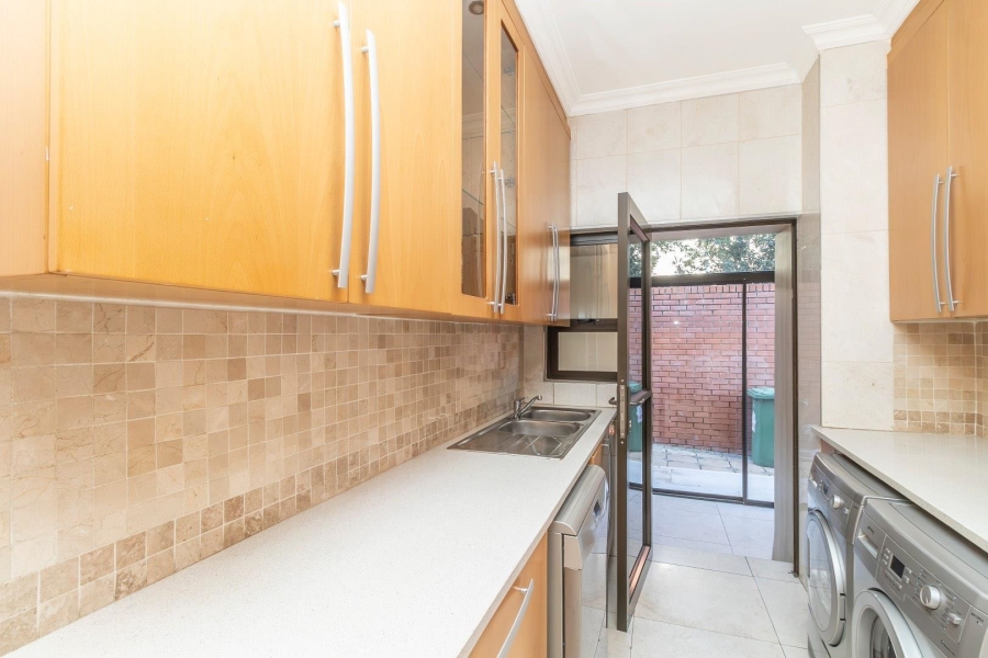 5 Bedroom Property for Sale in Waterfall Country Village Gauteng