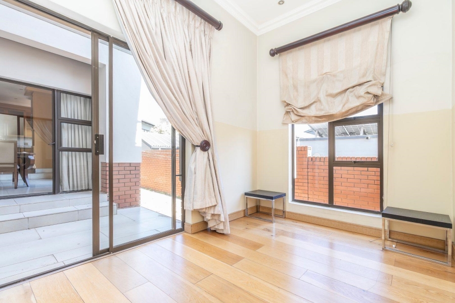 5 Bedroom Property for Sale in Waterfall Country Village Gauteng