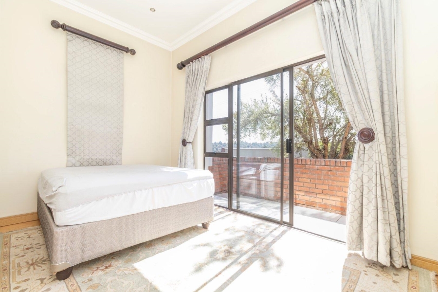 5 Bedroom Property for Sale in Waterfall Country Village Gauteng