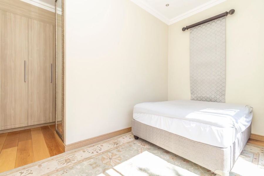 5 Bedroom Property for Sale in Waterfall Country Village Gauteng