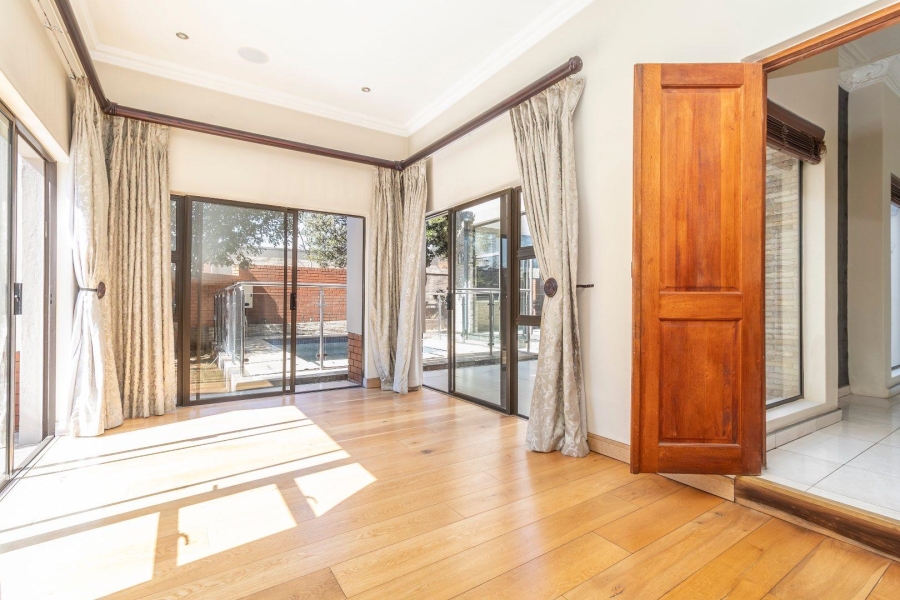 5 Bedroom Property for Sale in Waterfall Country Village Gauteng