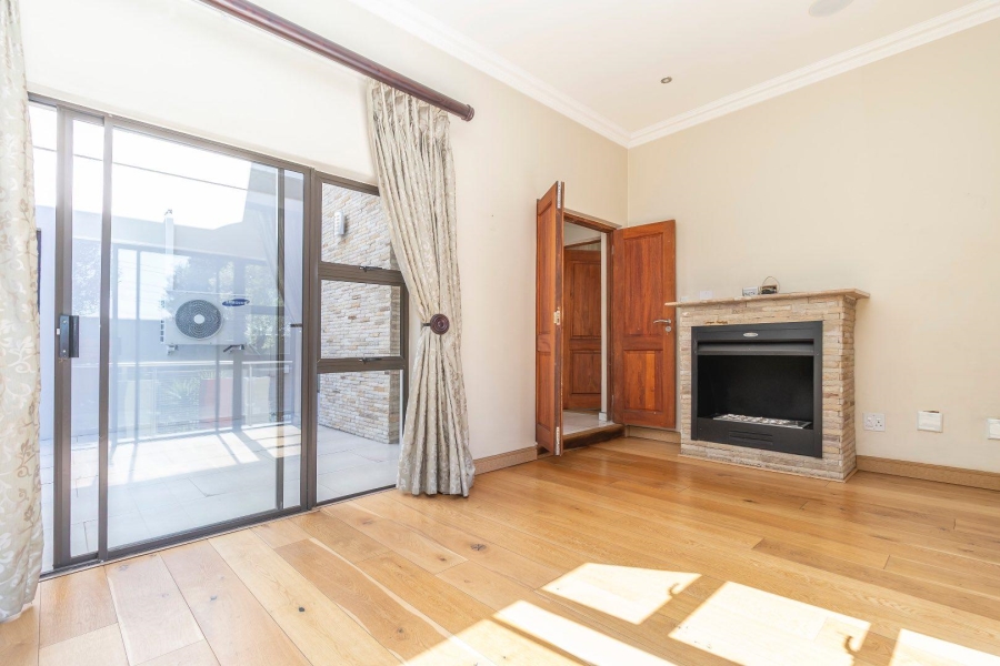 5 Bedroom Property for Sale in Waterfall Country Village Gauteng