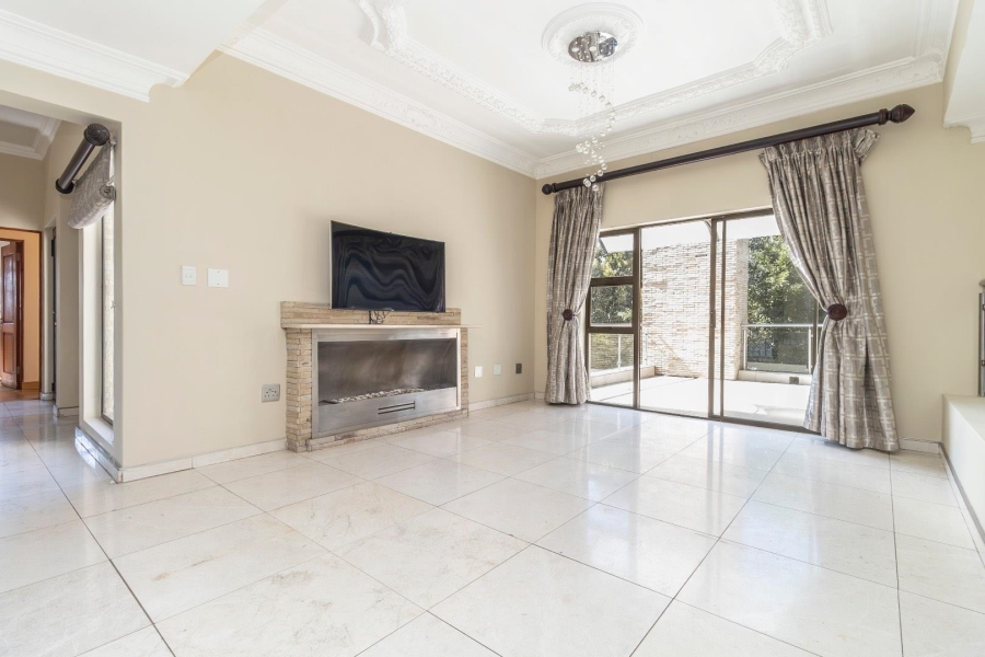 5 Bedroom Property for Sale in Waterfall Country Village Gauteng