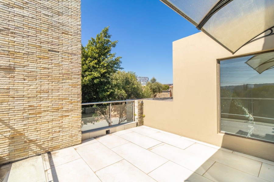 5 Bedroom Property for Sale in Waterfall Country Village Gauteng