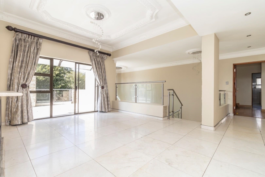 5 Bedroom Property for Sale in Waterfall Country Village Gauteng