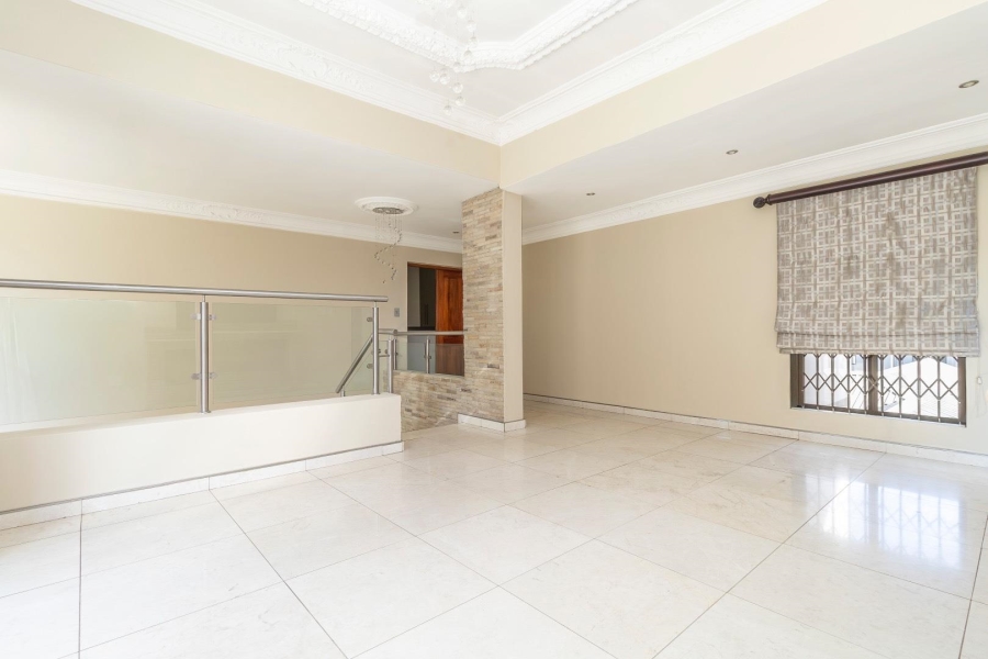 5 Bedroom Property for Sale in Waterfall Country Village Gauteng