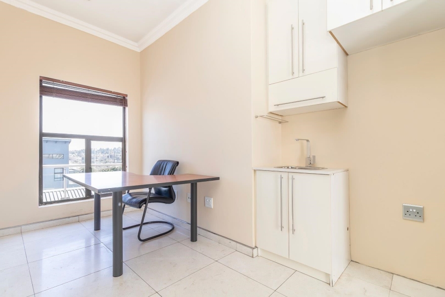 5 Bedroom Property for Sale in Waterfall Country Village Gauteng
