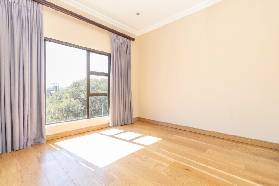 5 Bedroom Property for Sale in Waterfall Country Village Gauteng