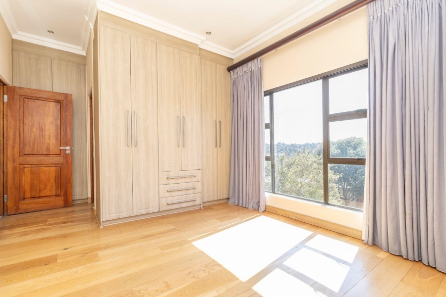 5 Bedroom Property for Sale in Waterfall Country Village Gauteng
