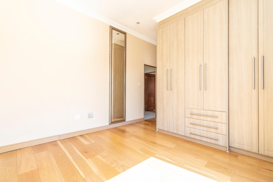 5 Bedroom Property for Sale in Waterfall Country Village Gauteng