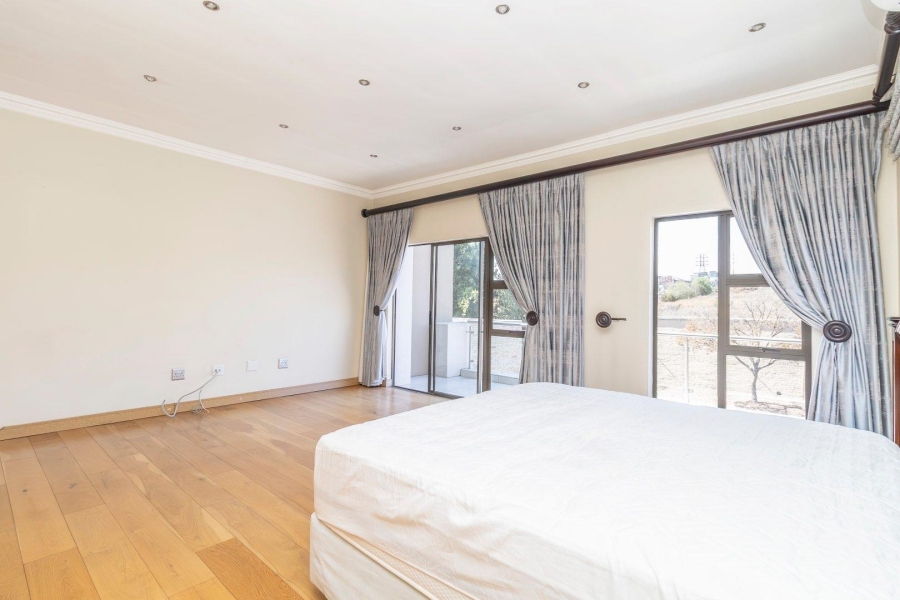 5 Bedroom Property for Sale in Waterfall Country Village Gauteng