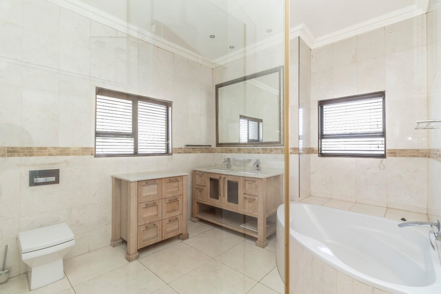 5 Bedroom Property for Sale in Waterfall Country Village Gauteng