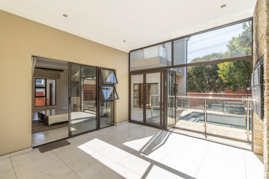 5 Bedroom Property for Sale in Waterfall Country Village Gauteng