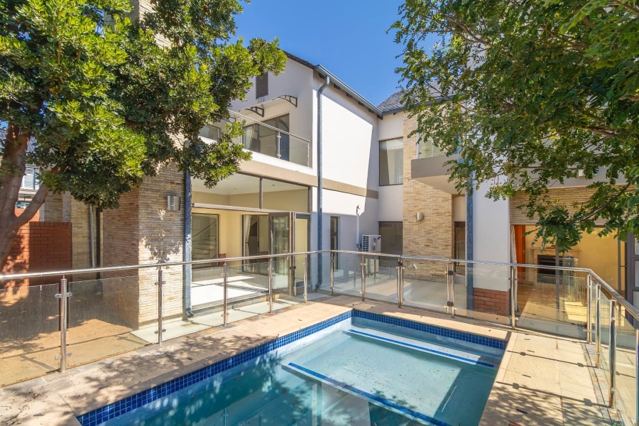 5 Bedroom Property for Sale in Waterfall Country Village Gauteng