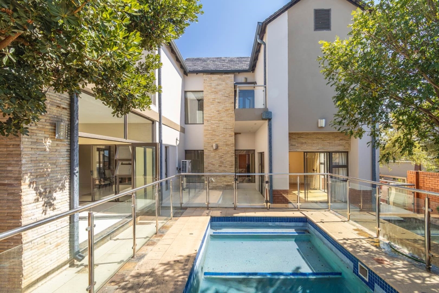 5 Bedroom Property for Sale in Waterfall Country Village Gauteng