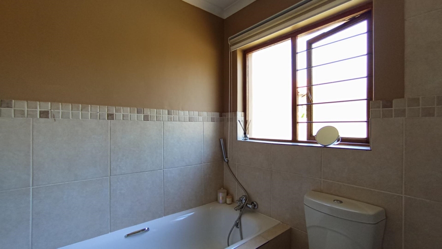 3 Bedroom Property for Sale in Rua Vista Gauteng