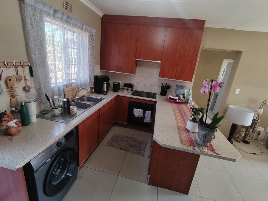 To Let 2 Bedroom Property for Rent in Strubensvallei Gauteng