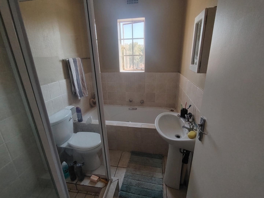To Let 2 Bedroom Property for Rent in Strubensvallei Gauteng