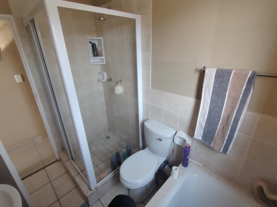 To Let 2 Bedroom Property for Rent in Strubensvallei Gauteng