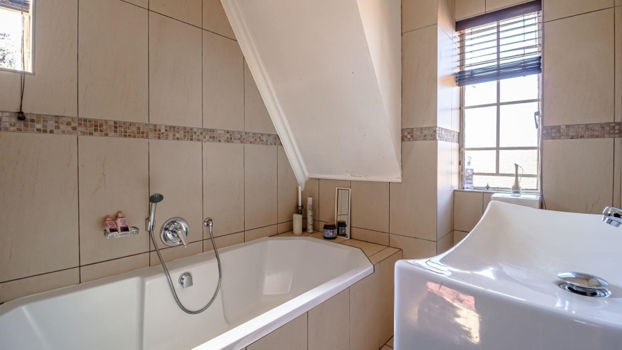 3 Bedroom Property for Sale in Boskruin Gauteng
