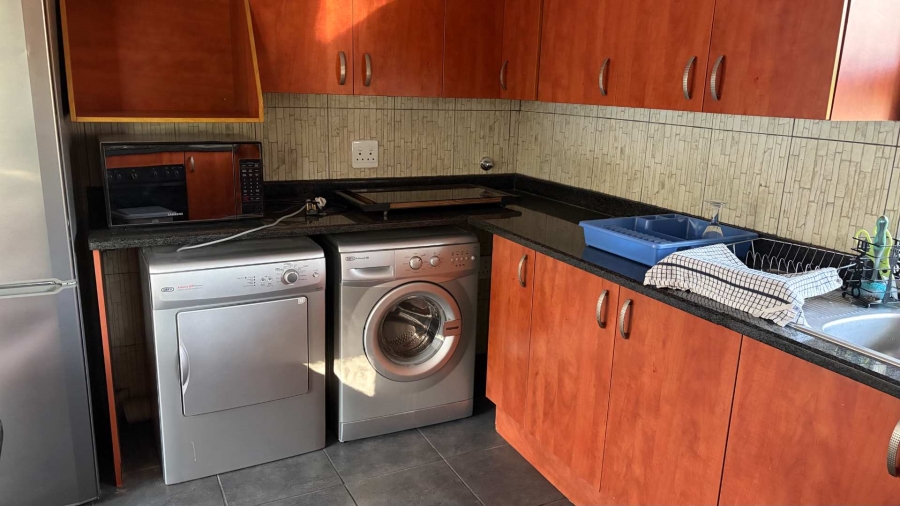 To Let 2 Bedroom Property for Rent in Norwood Gauteng