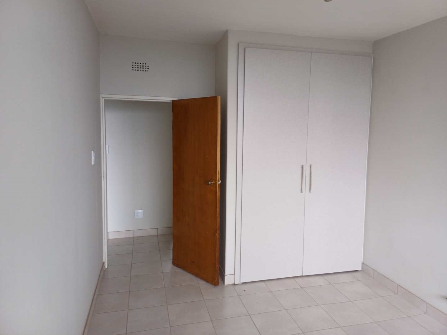 2 Bedroom Property for Sale in Constantia Kloof Gauteng