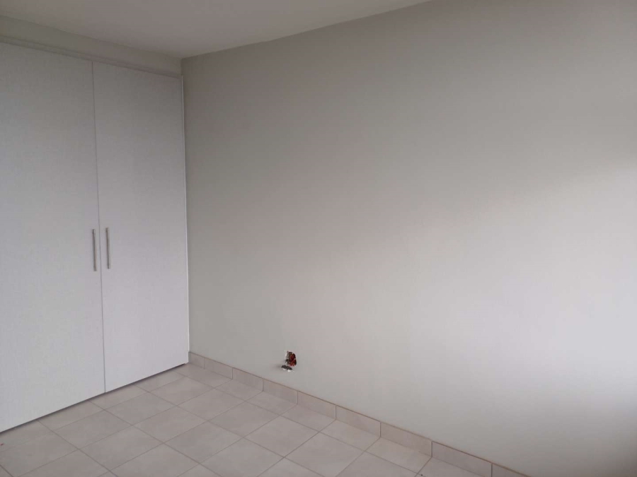 2 Bedroom Property for Sale in Constantia Kloof Gauteng