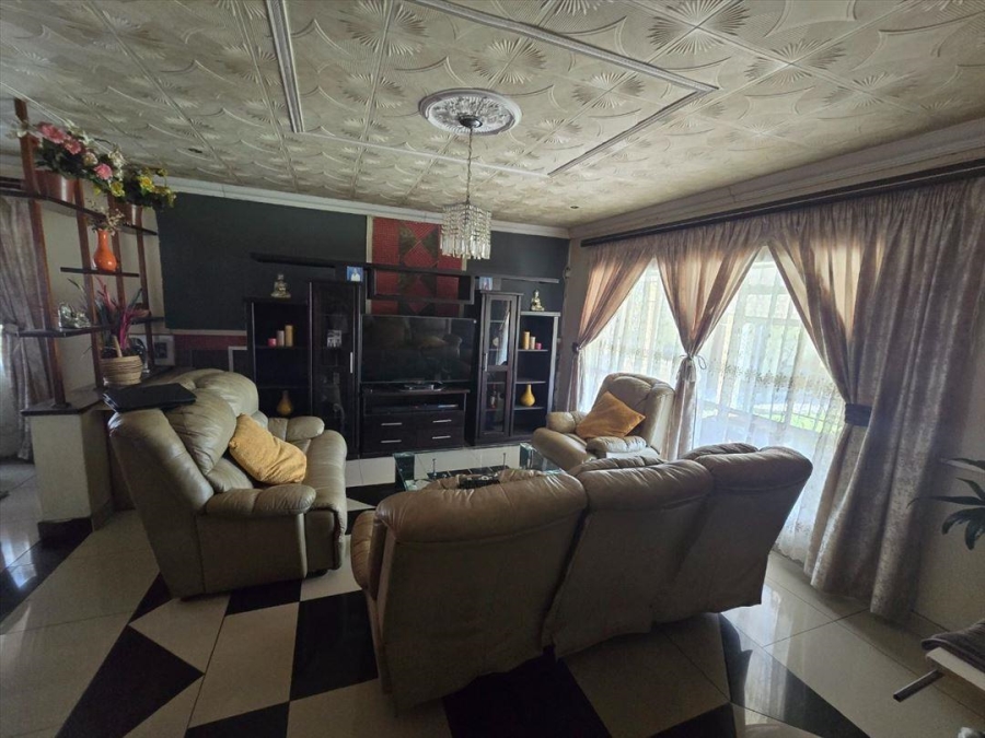 3 Bedroom Property for Sale in Rhodesfield Gauteng