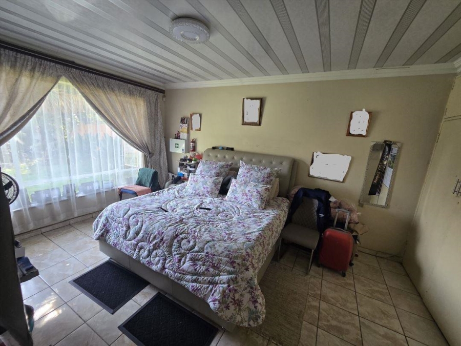 3 Bedroom Property for Sale in Rhodesfield Gauteng