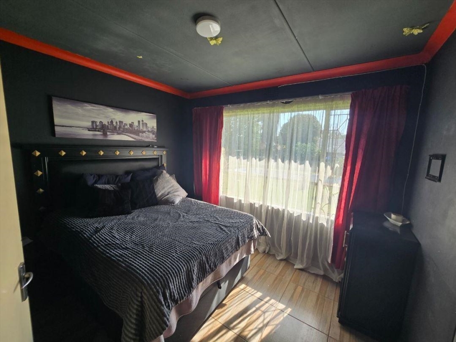 3 Bedroom Property for Sale in Rhodesfield Gauteng