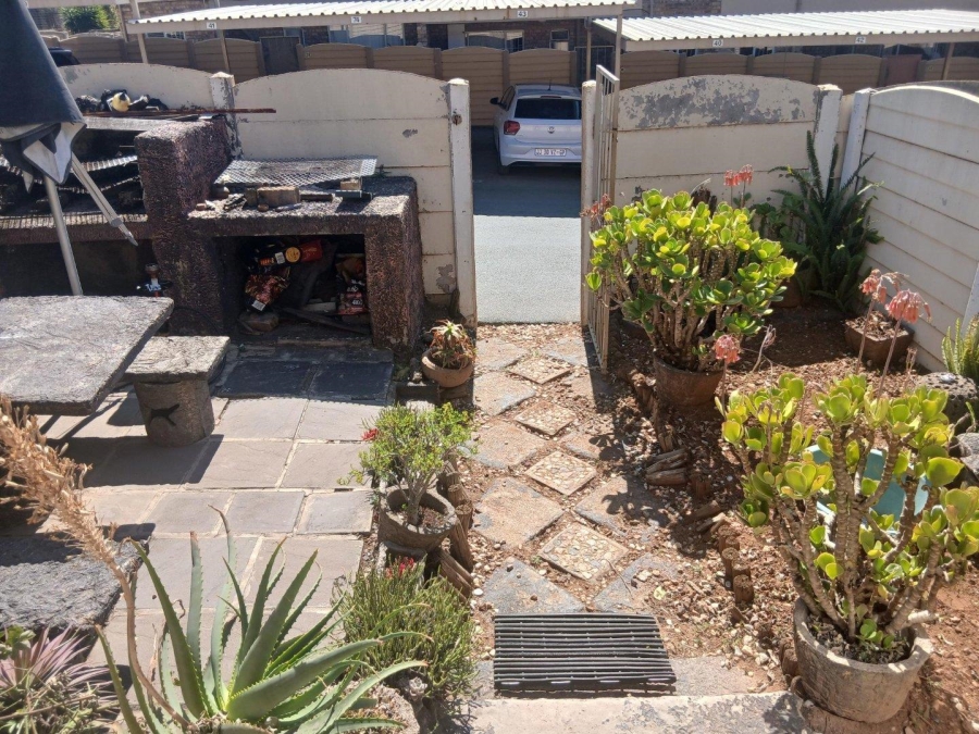2 Bedroom Property for Sale in Birch Acres Gauteng