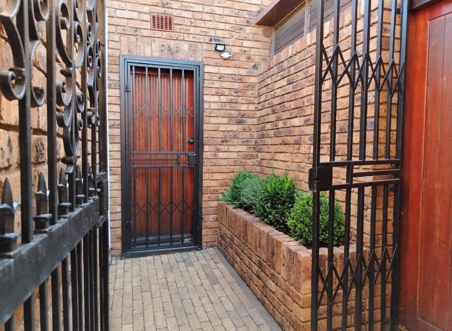 3 Bedroom Property for Sale in Meredale Gauteng