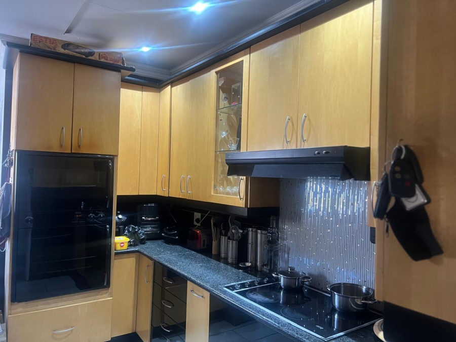 4 Bedroom Property for Sale in Brackenhurst Gauteng