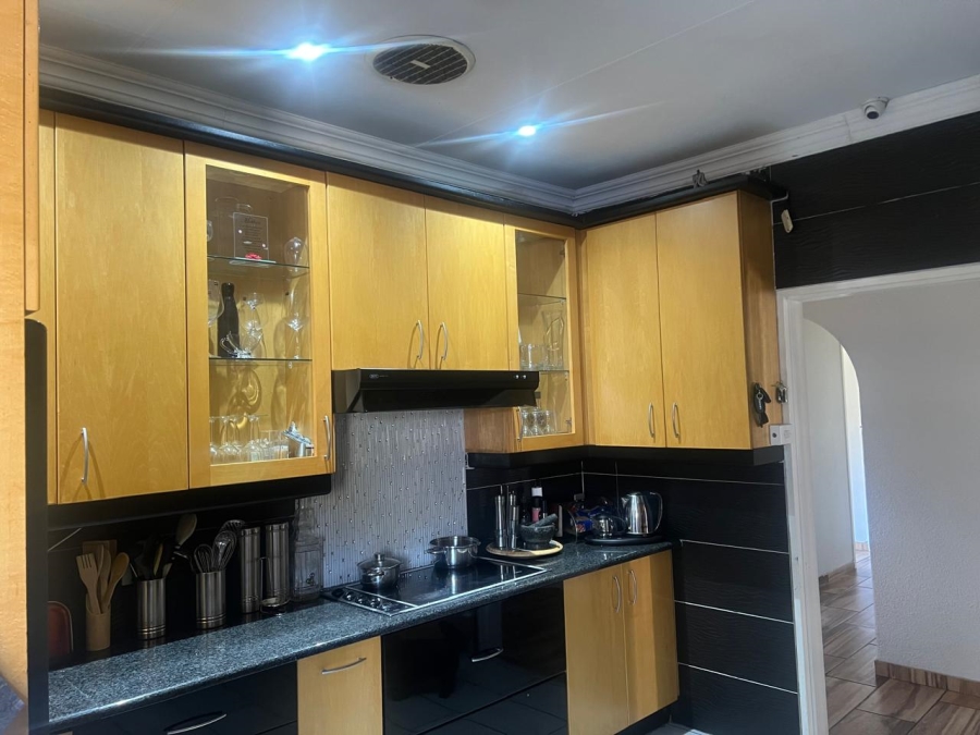 4 Bedroom Property for Sale in Brackenhurst Gauteng