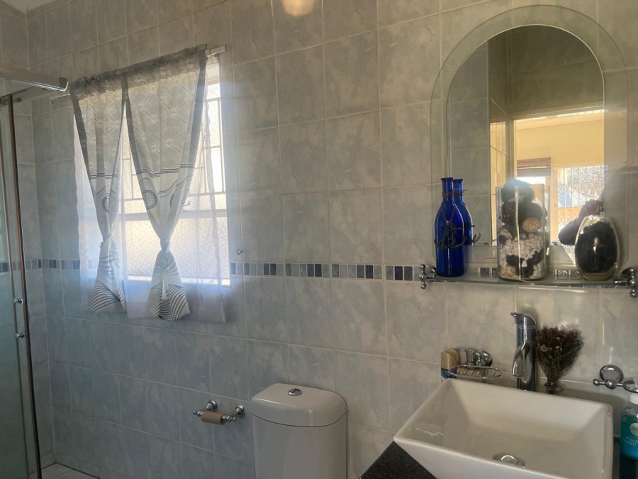 4 Bedroom Property for Sale in Brackenhurst Gauteng