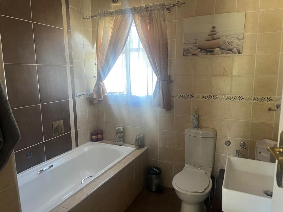 4 Bedroom Property for Sale in Brackenhurst Gauteng