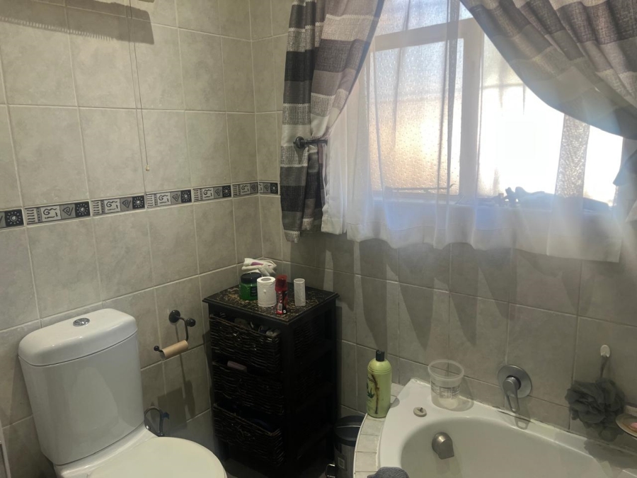 4 Bedroom Property for Sale in Brackenhurst Gauteng