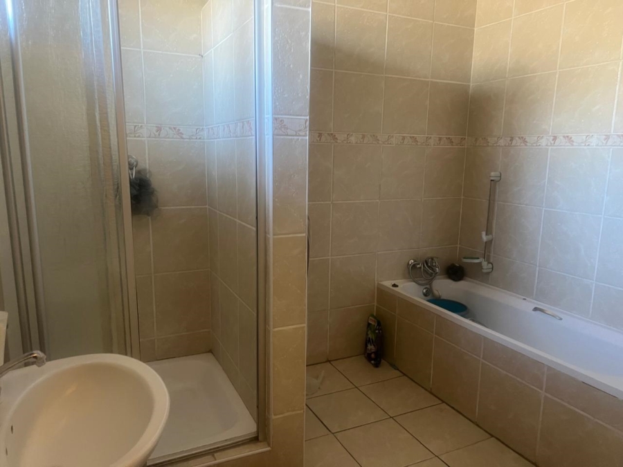 4 Bedroom Property for Sale in Brackenhurst Gauteng