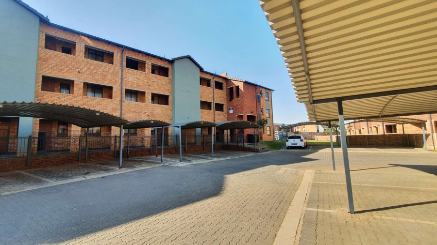 2 Bedroom Property for Sale in Olifantsvlei Gauteng