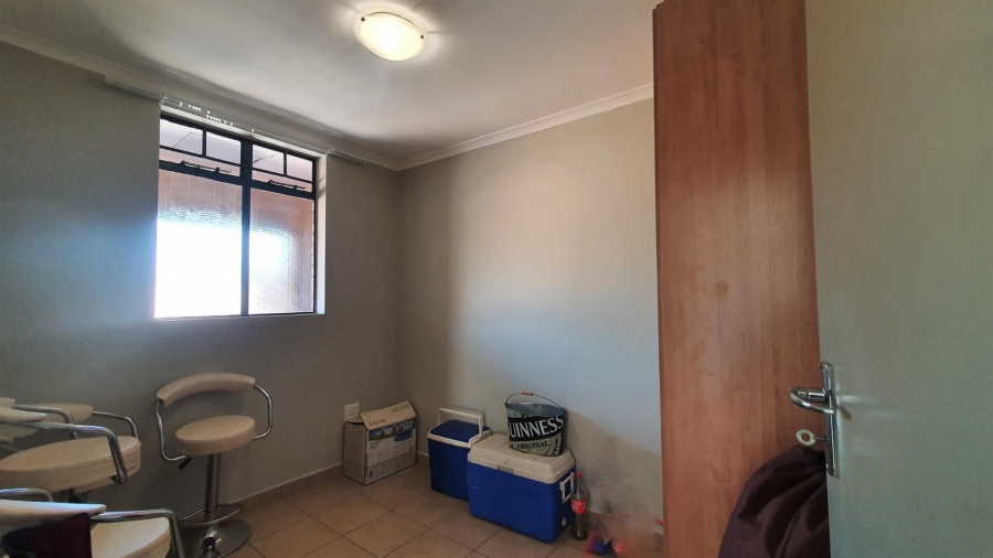 2 Bedroom Property for Sale in Olifantsvlei Gauteng