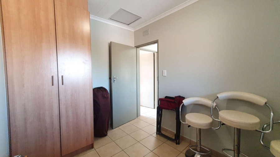 2 Bedroom Property for Sale in Olifantsvlei Gauteng