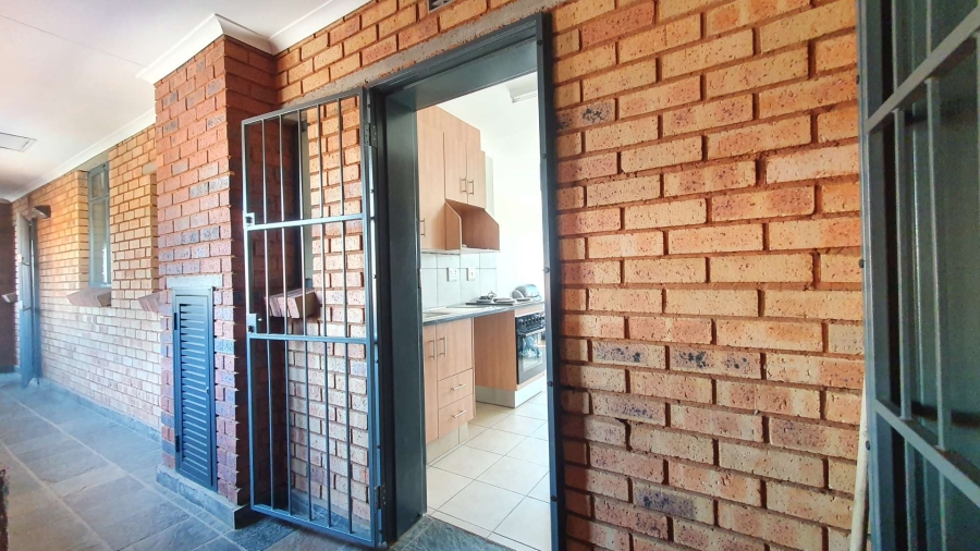 2 Bedroom Property for Sale in Olifantsvlei Gauteng