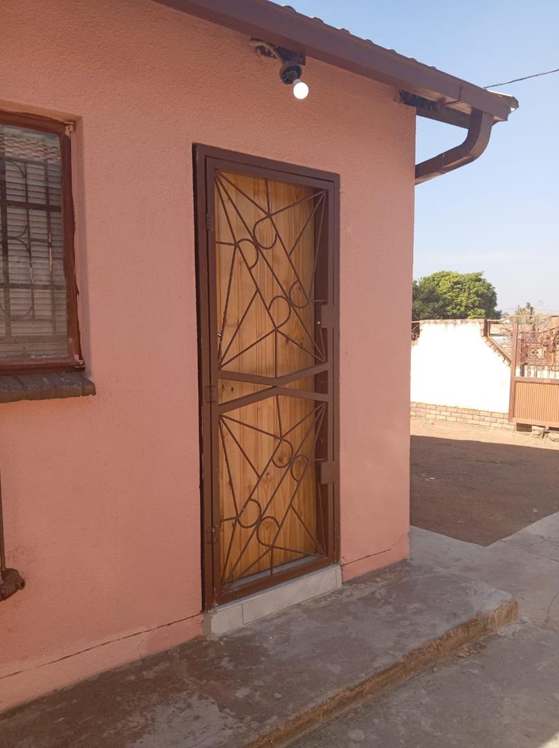 To Let 5 Bedroom Property for Rent in Soshanguve GG Gauteng
