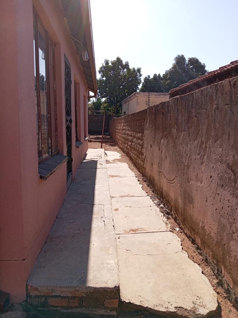 To Let 5 Bedroom Property for Rent in Soshanguve GG Gauteng