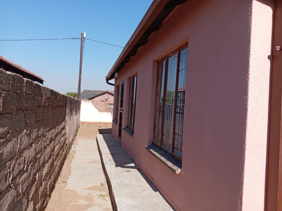 To Let 5 Bedroom Property for Rent in Soshanguve GG Gauteng