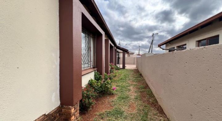 3 Bedroom Property for Sale in Lotus Gardens Gauteng