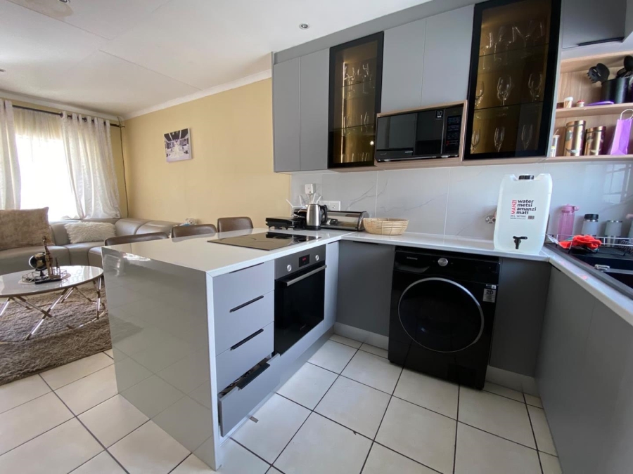 To Let 2 Bedroom Property for Rent in Kosmosdal Gauteng