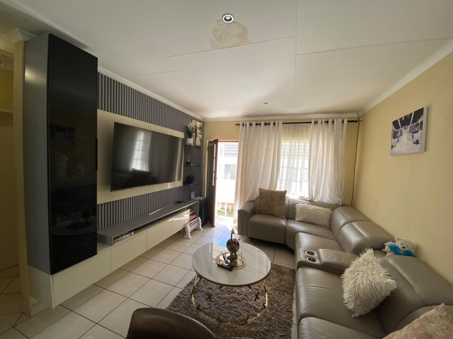 To Let 2 Bedroom Property for Rent in Kosmosdal Gauteng