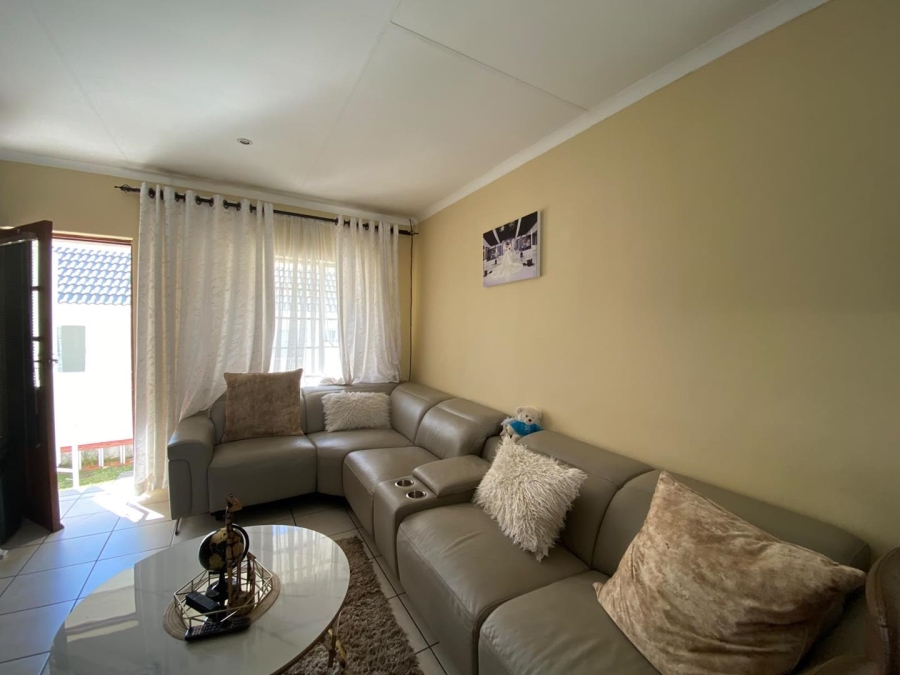 To Let 2 Bedroom Property for Rent in Kosmosdal Gauteng